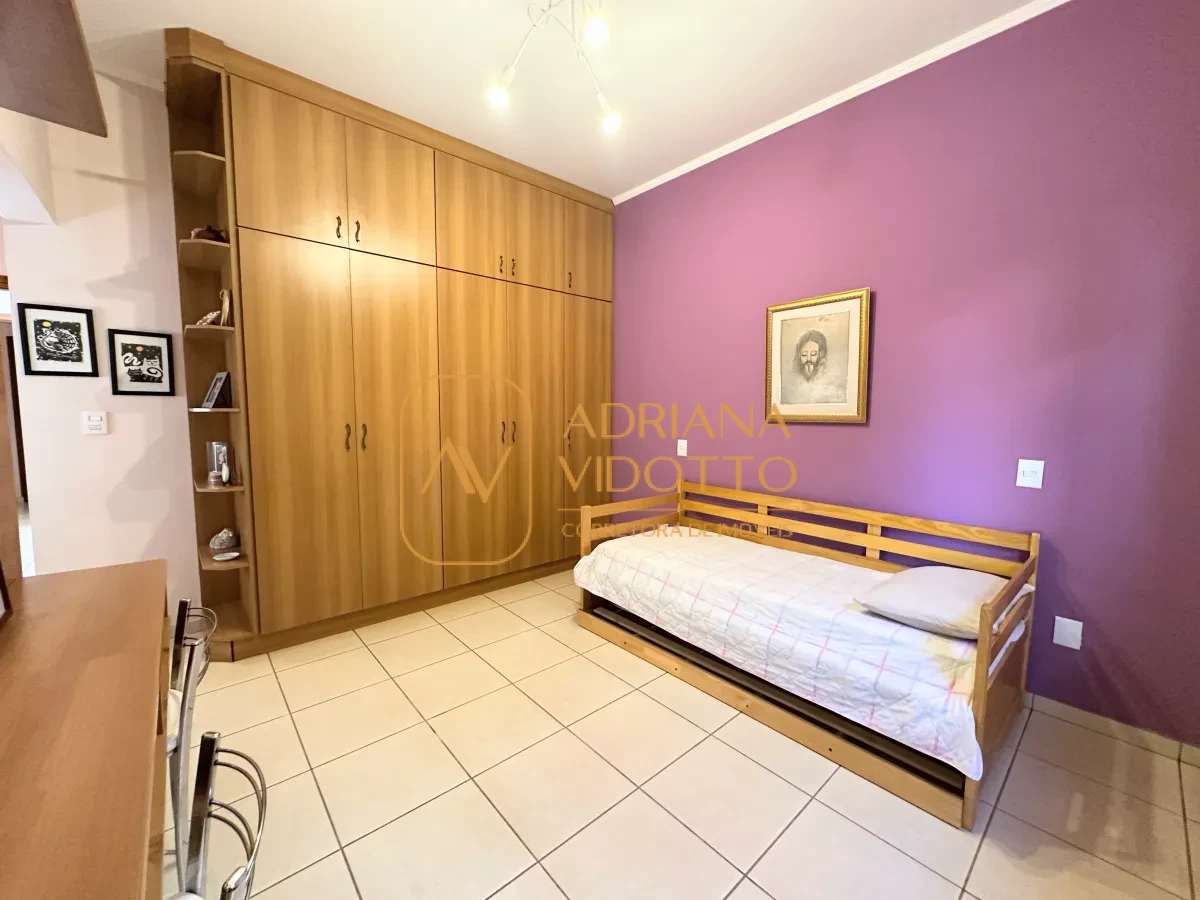 Imagem de Casa à Venda no Condomínio Flamboyants com estilo de chácara com piscina, 3 quartos, e muito quintal