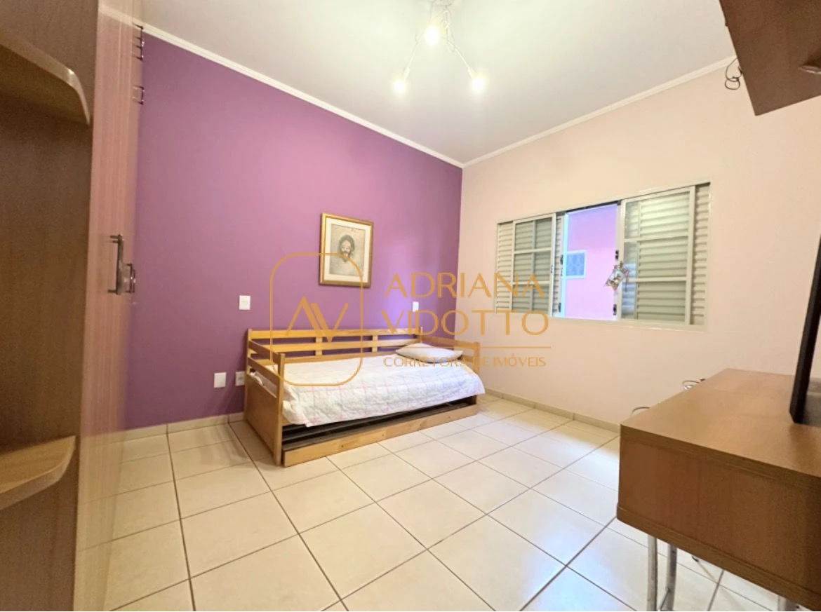 Imagem de Casa à Venda no Condomínio Flamboyants com estilo de chácara com piscina, 3 quartos, e muito quintal