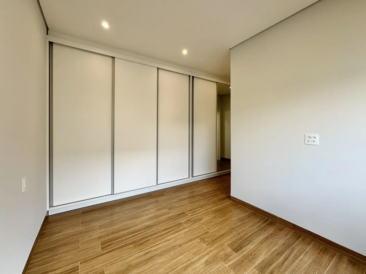 Imagem de Lindíssima casa de condomínio a venda -  Village Damha III, 3 suítes, piscina e escritório em Araraquara