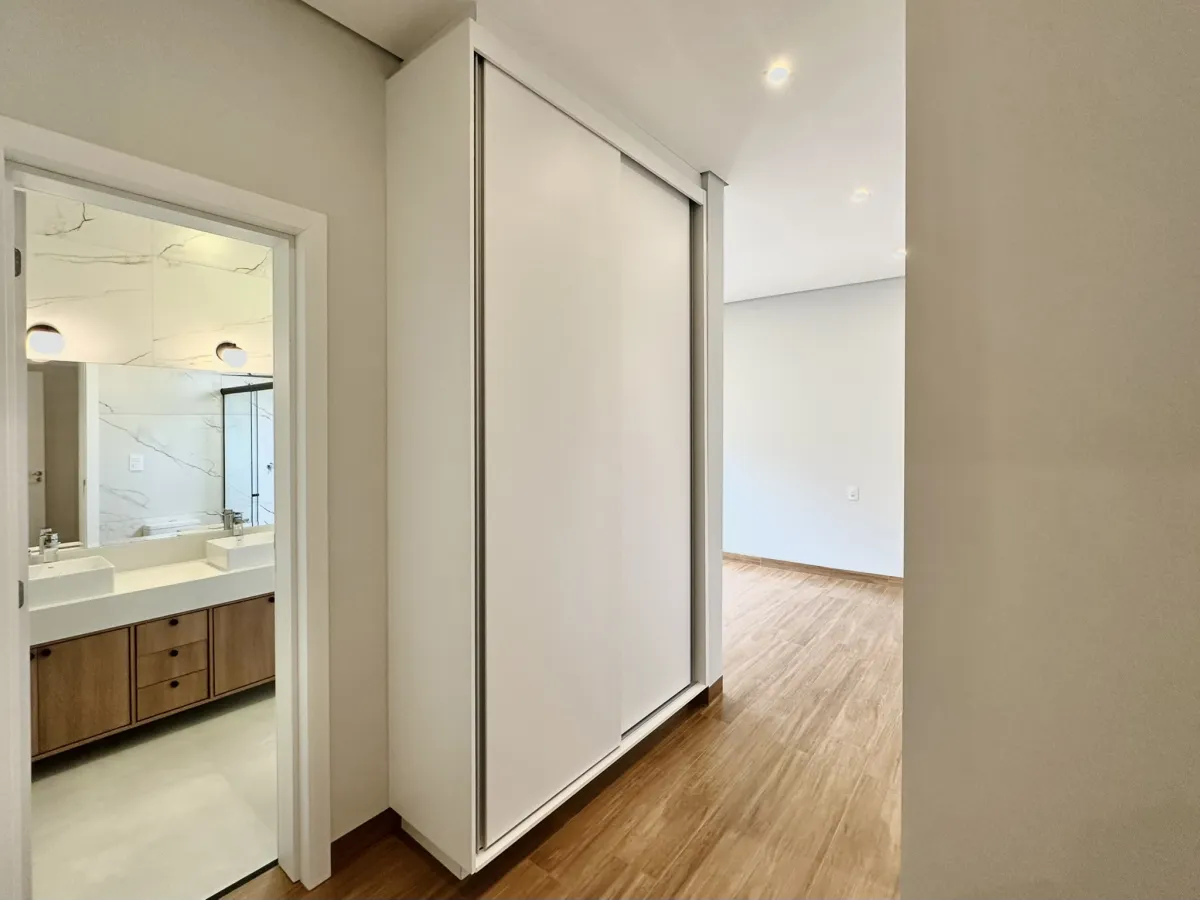 Imagem de Lindíssima casa de condomínio a venda -  Village Damha III, 3 suítes, piscina e escritório em Araraquara