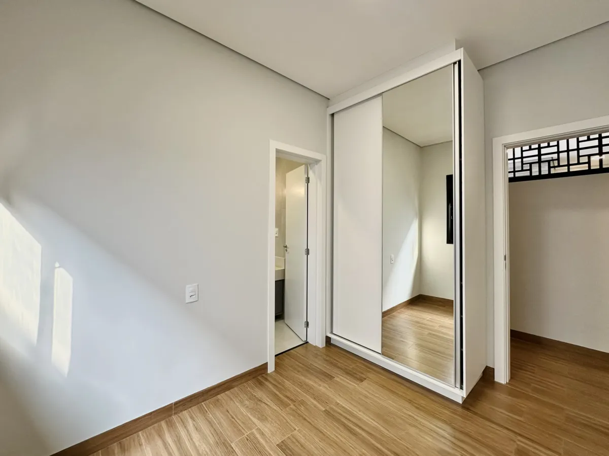 Imagem de Lindíssima casa de condomínio a venda -  Village Damha III, 3 suítes, piscina e escritório em Araraquara