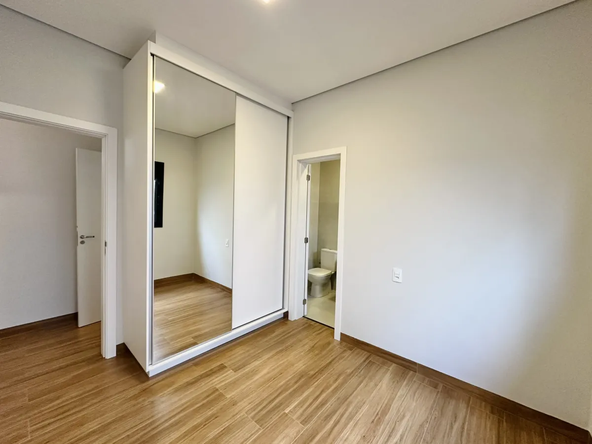 Imagem de Lindíssima casa de condomínio a venda -  Village Damha III, 3 suítes, piscina e escritório em Araraquara