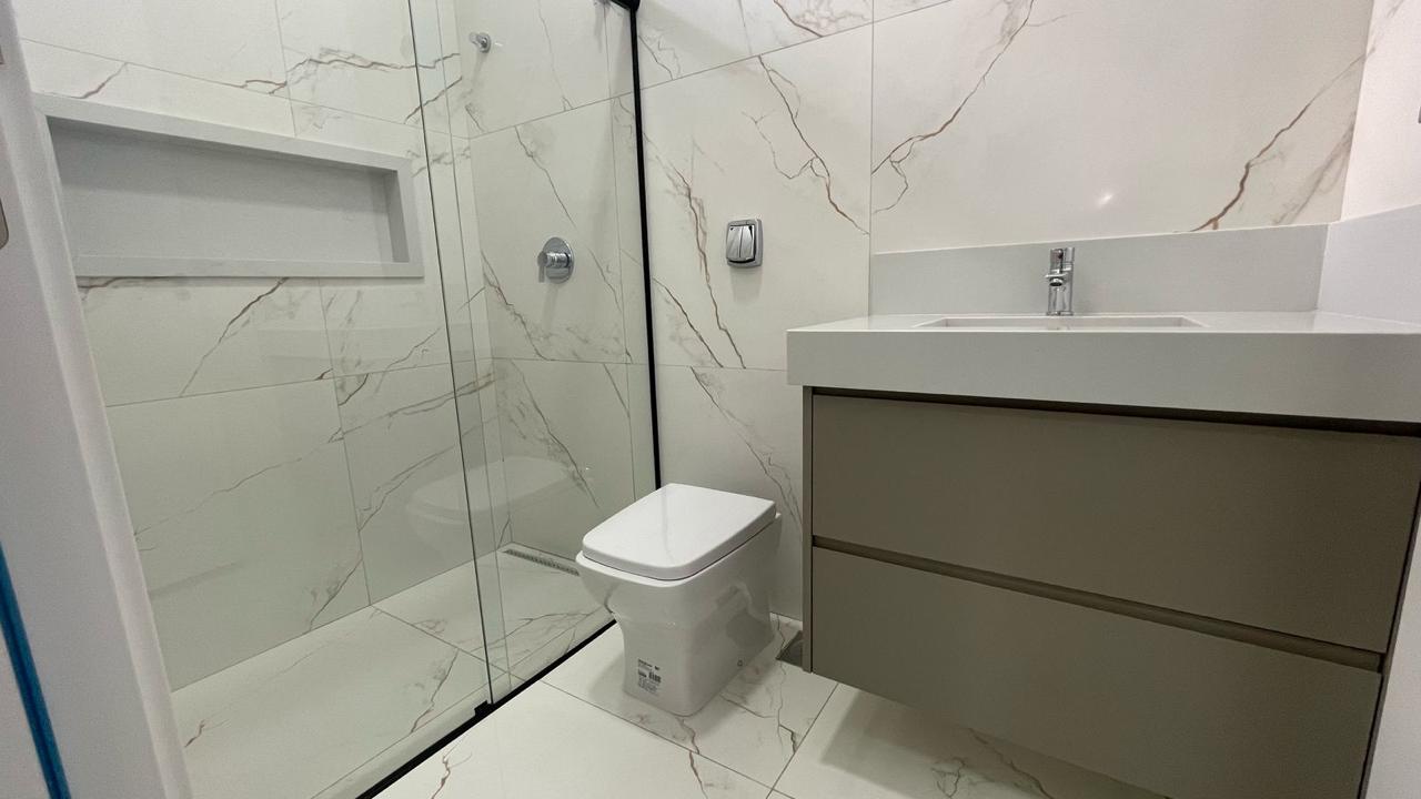 Imagem de CASA NOVA NO CONDOMÍNIO VILLAGE DAMHA III COM 3 SUITES E ÁREA GOURMET