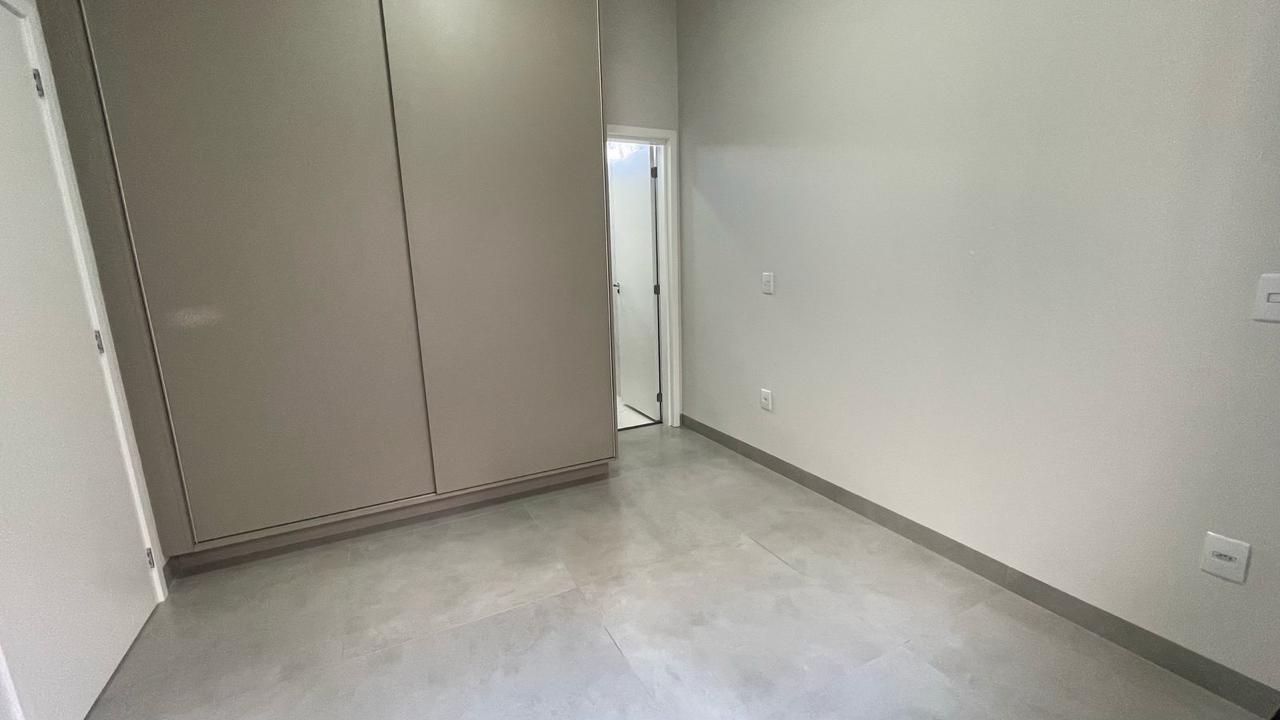 Imagem de CASA NOVA NO CONDOMÍNIO VILLAGE DAMHA III COM 3 SUITES E ÁREA GOURMET