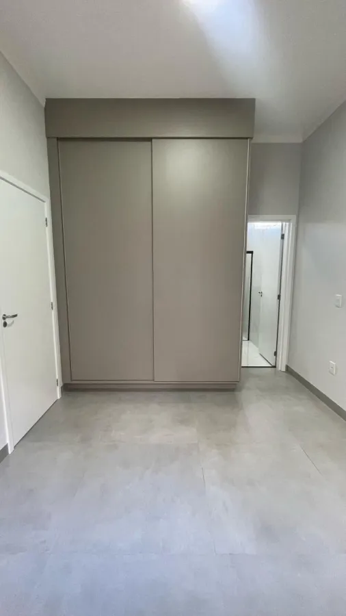 Imagem de CASA NOVA NO CONDOMÍNIO VILLAGE DAMHA III COM 3 SUITES E ÁREA GOURMET