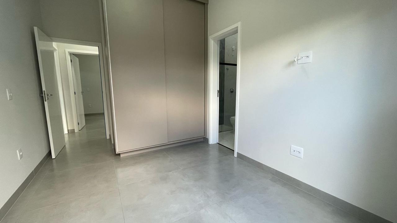 Imagem de CASA NOVA NO CONDOMÍNIO VILLAGE DAMHA III COM 3 SUITES E ÁREA GOURMET