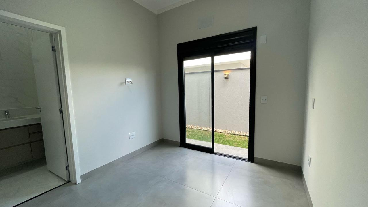 Imagem de CASA NOVA NO CONDOMÍNIO VILLAGE DAMHA III COM 3 SUITES E ÁREA GOURMET
