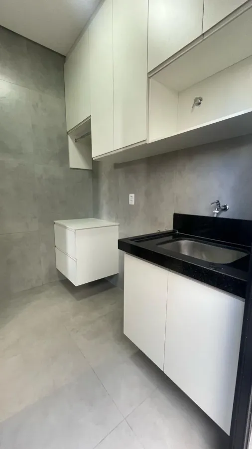 Imagem de CASA NOVA NO CONDOMÍNIO VILLAGE DAMHA III COM 3 SUITES E ÁREA GOURMET