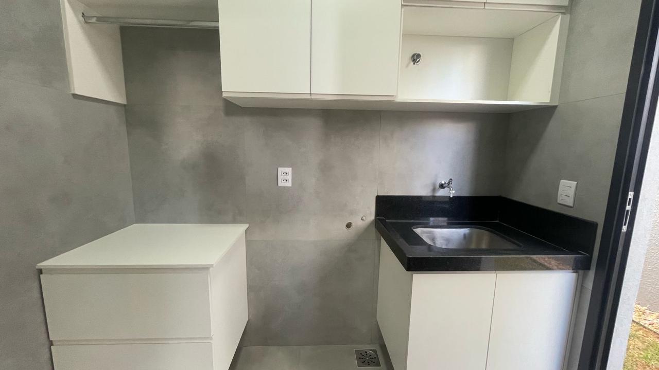 Imagem de CASA NOVA NO CONDOMÍNIO VILLAGE DAMHA III COM 3 SUITES E ÁREA GOURMET