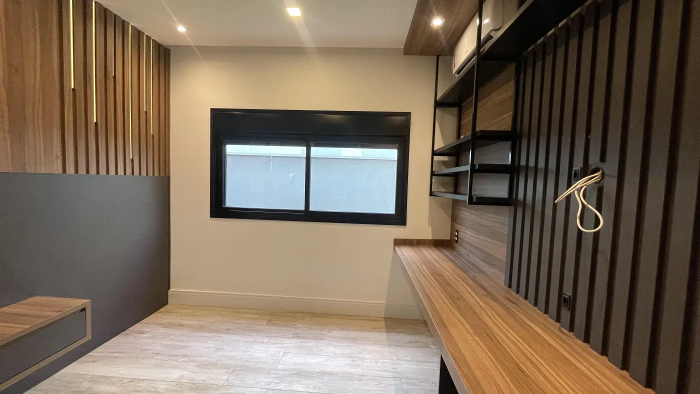 Imagem de CASA DE CONDOMÍNIO COM 3 SUÍTES, SENDO UMA MASTER COM BANHEIRA, ÁREA GOURMET COM PISCINA