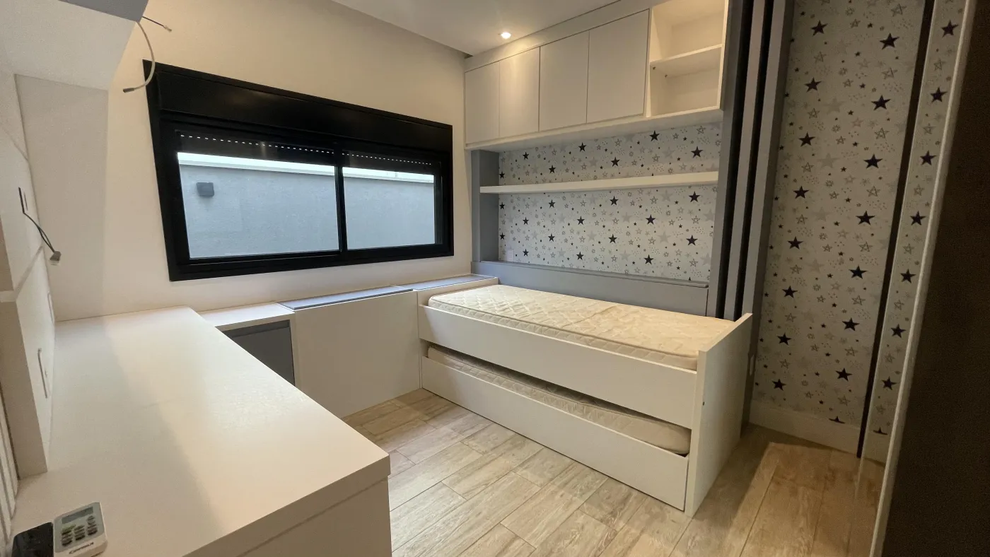 Imagem de CASA DE CONDOMÍNIO COM 3 SUÍTES, SENDO UMA MASTER COM BANHEIRA, ÁREA GOURMET COM PISCINA