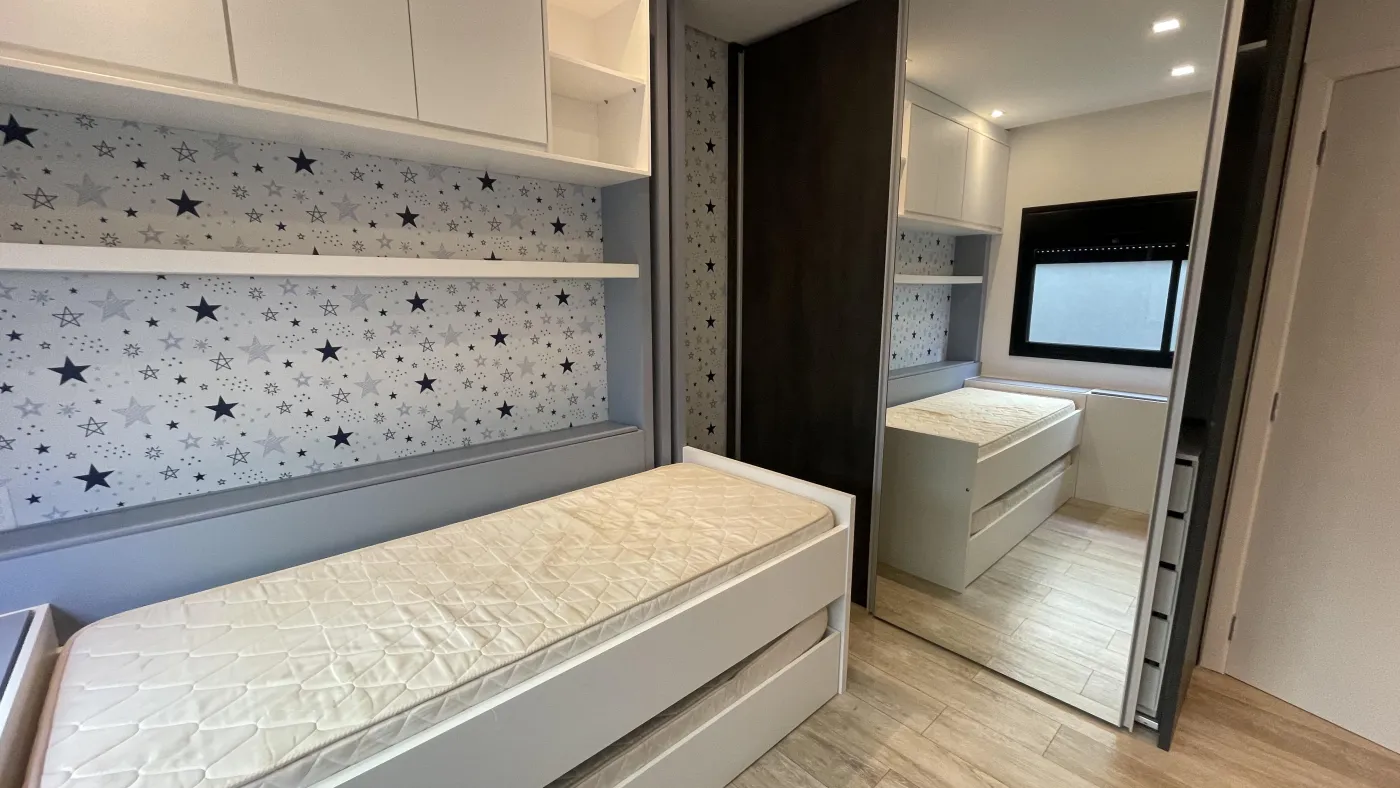 Imagem de CASA DE CONDOMÍNIO COM 3 SUÍTES, SENDO UMA MASTER COM BANHEIRA, ÁREA GOURMET COM PISCINA