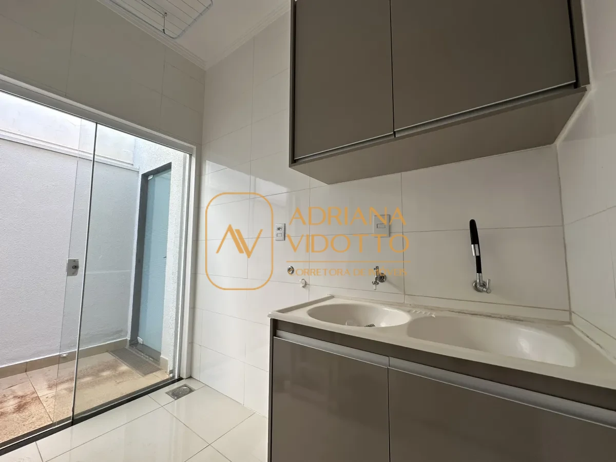 Imagem de CASA A VENDA  EM CONDOMÍNIO PARQUE ATLANTA COM 3 QUARTOS SENDO 1 SUÍTE E ESCRITÓRIO