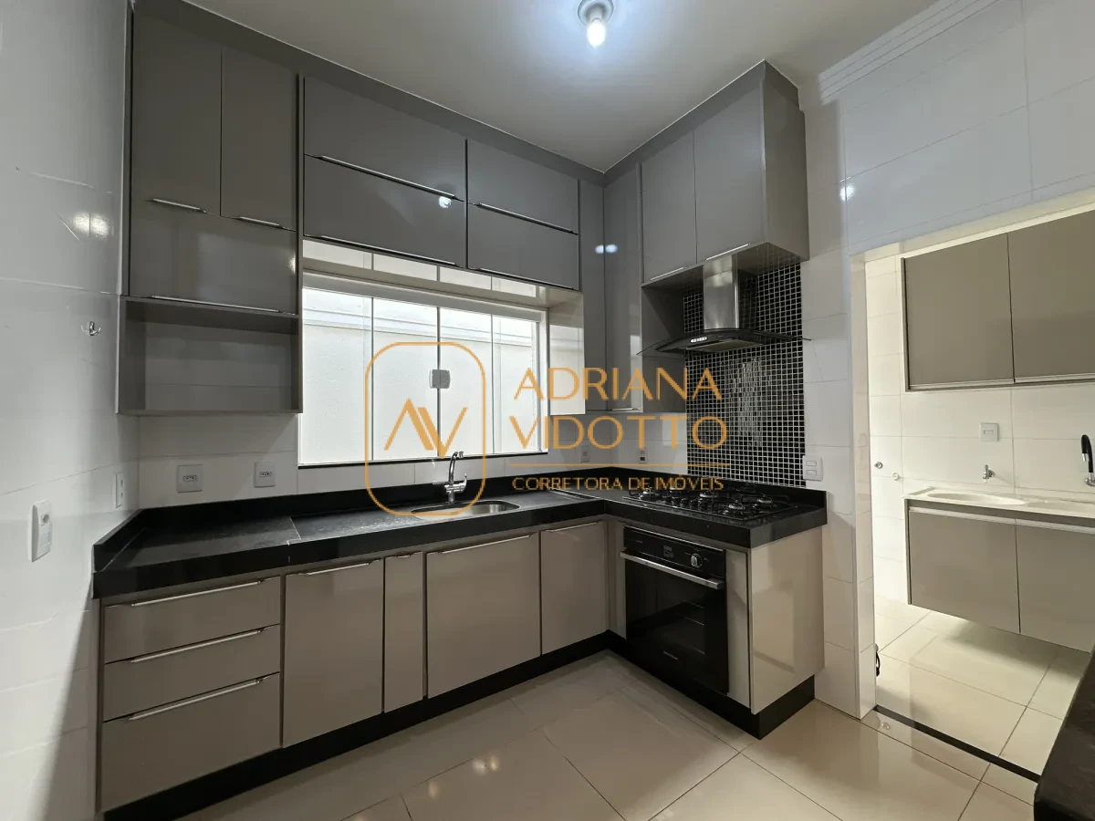 Imagem de CASA A VENDA  EM CONDOMÍNIO PARQUE ATLANTA COM 3 QUARTOS SENDO 1 SUÍTE E ESCRITÓRIO