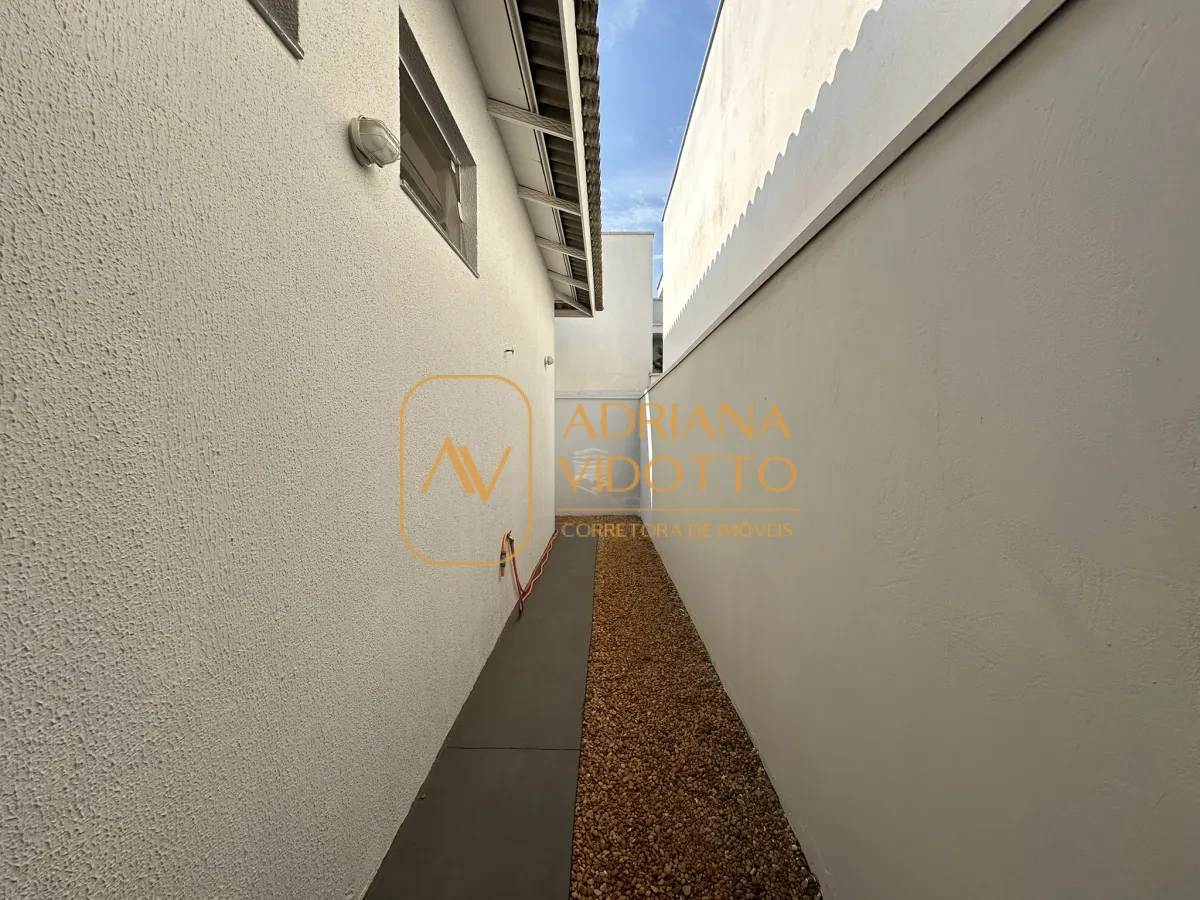 Imagem de CASA A VENDA  EM CONDOMÍNIO PARQUE ATLANTA COM 3 QUARTOS SENDO 1 SUÍTE E ESCRITÓRIO