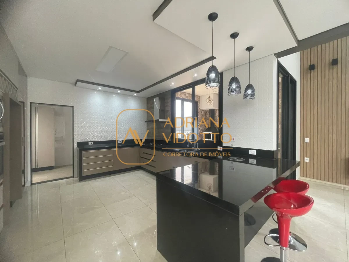 Imagem de SOBRADO ALTO PADRÃO - CONDOMÍNIO VILLAGE DAMHA I, COM 3 SUÍTES E PISCINA