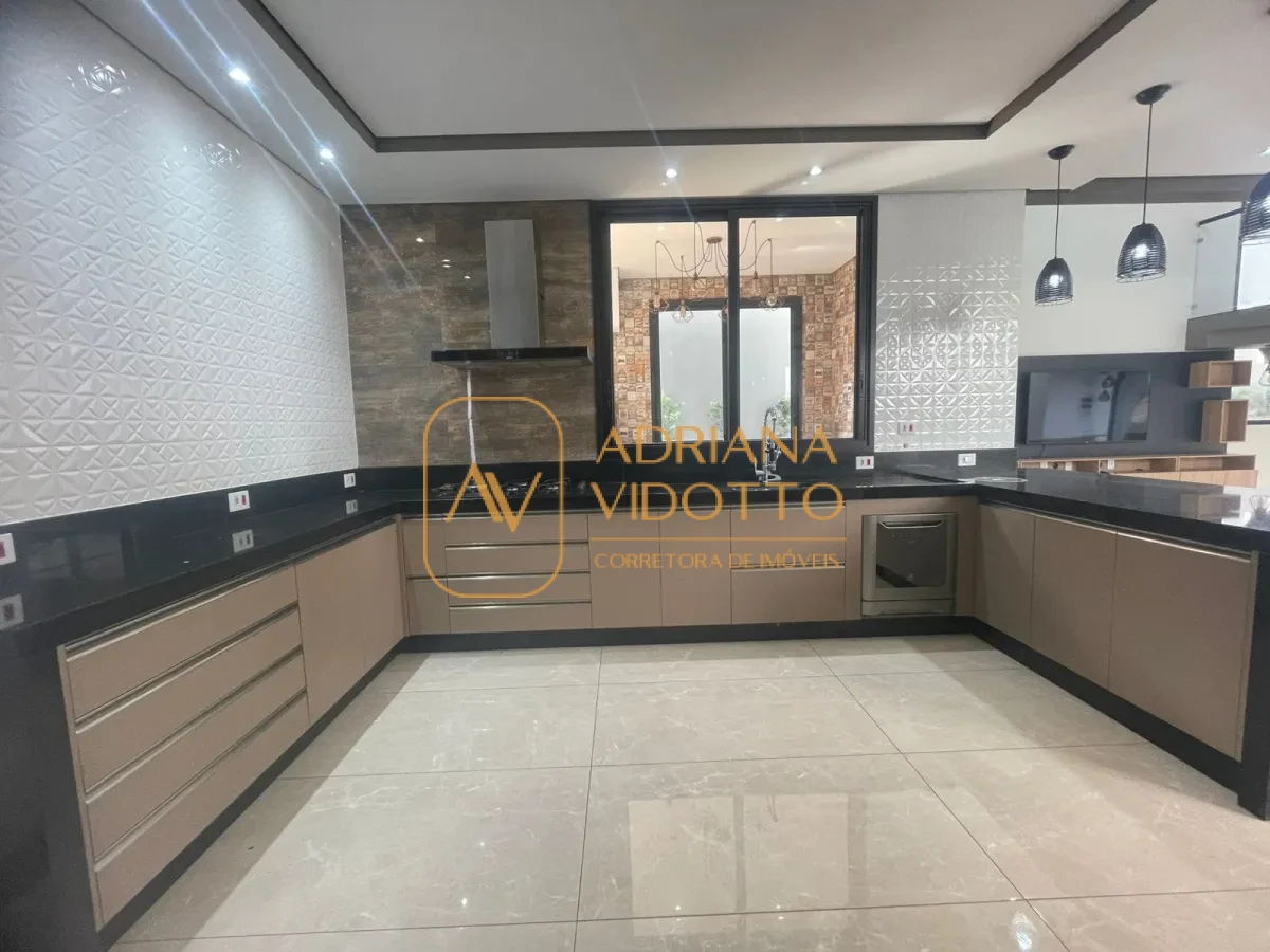 Imagem de SOBRADO ALTO PADRÃO - CONDOMÍNIO VILLAGE DAMHA I, COM 3 SUÍTES E PISCINA