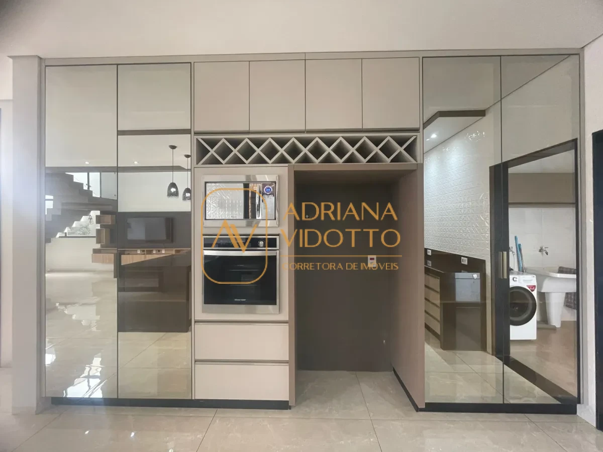 Imagem de SOBRADO ALTO PADRÃO - CONDOMÍNIO VILLAGE DAMHA I, COM 3 SUÍTES E PISCINA