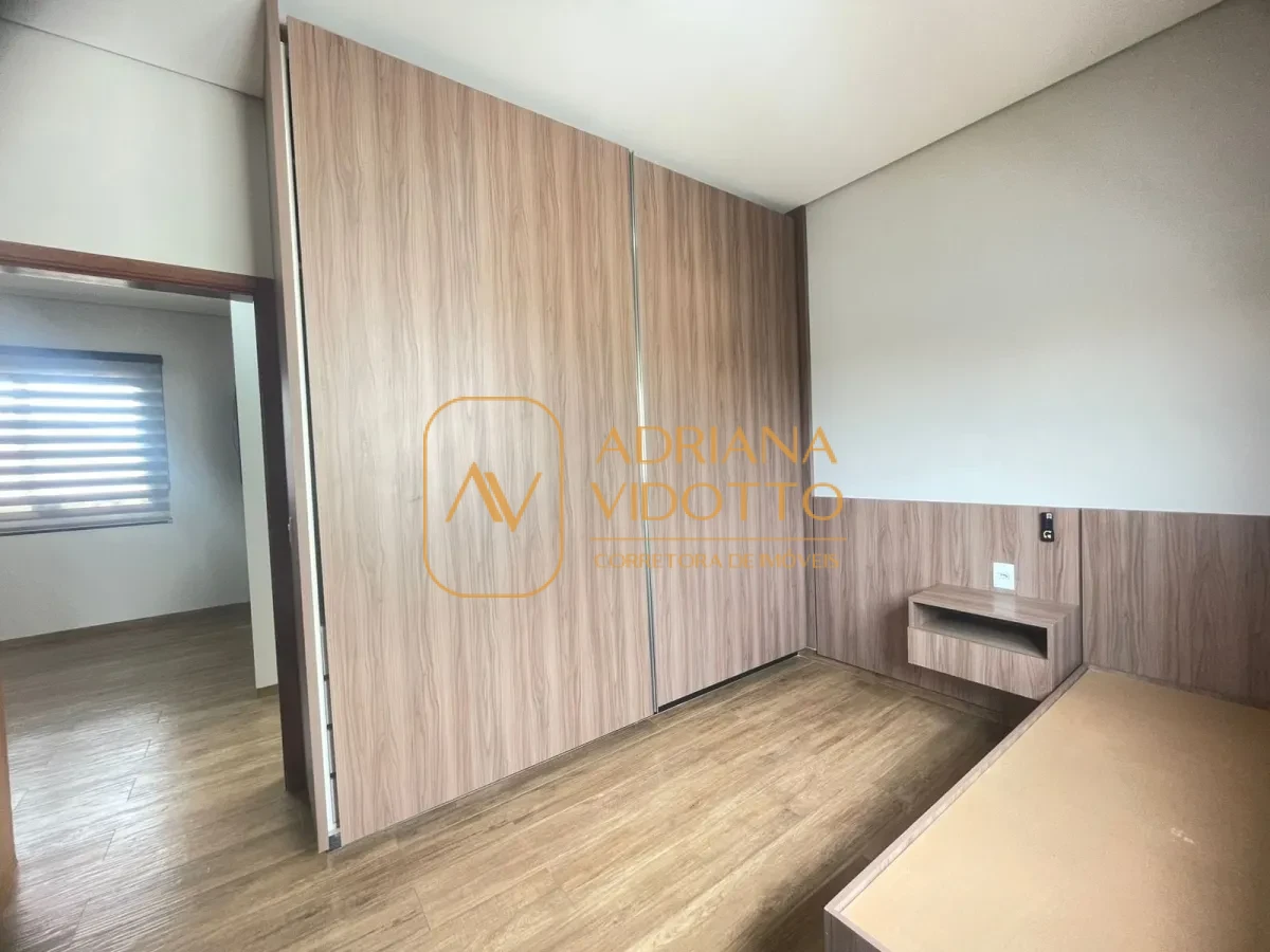 Imagem de SOBRADO ALTO PADRÃO - CONDOMÍNIO VILLAGE DAMHA I, COM 3 SUÍTES E PISCINA