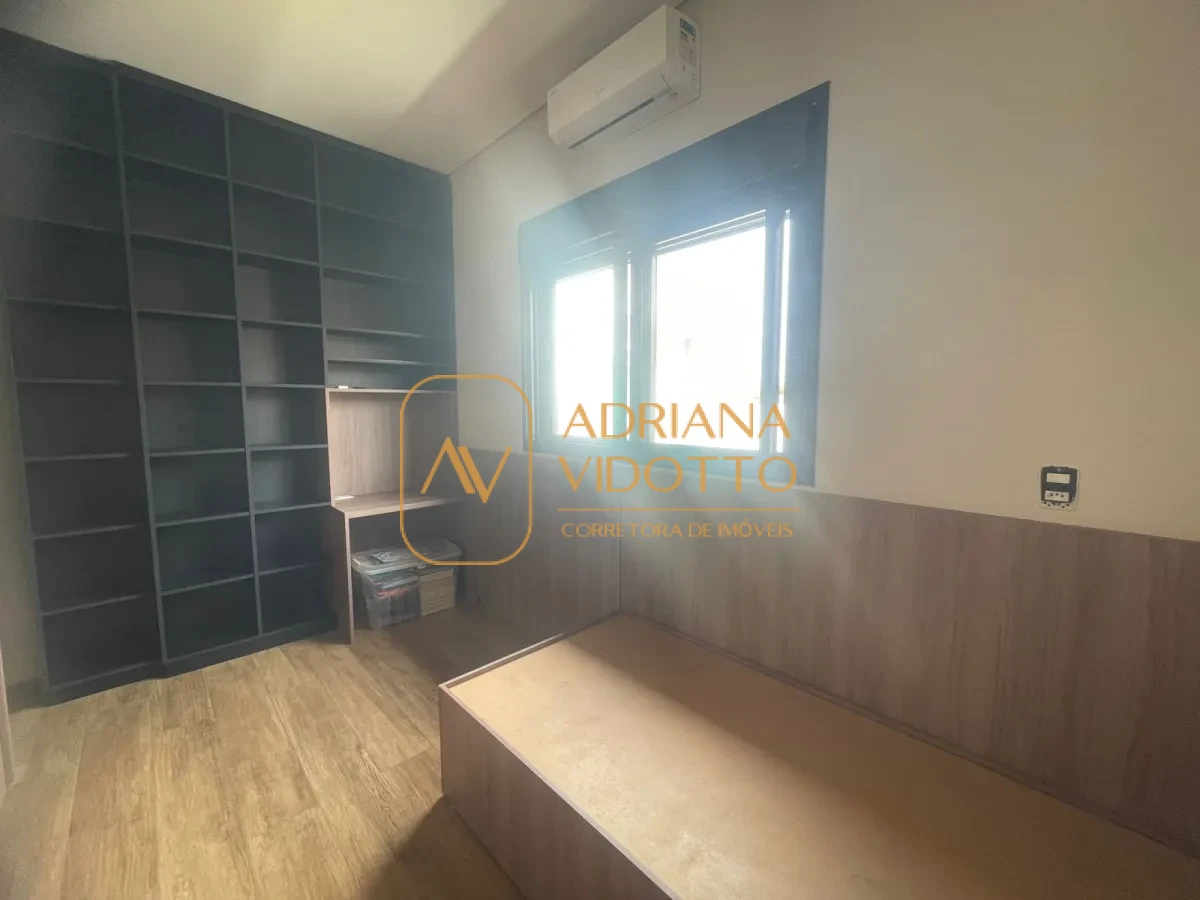 Imagem de SOBRADO ALTO PADRÃO - CONDOMÍNIO VILLAGE DAMHA I, COM 3 SUÍTES E PISCINA