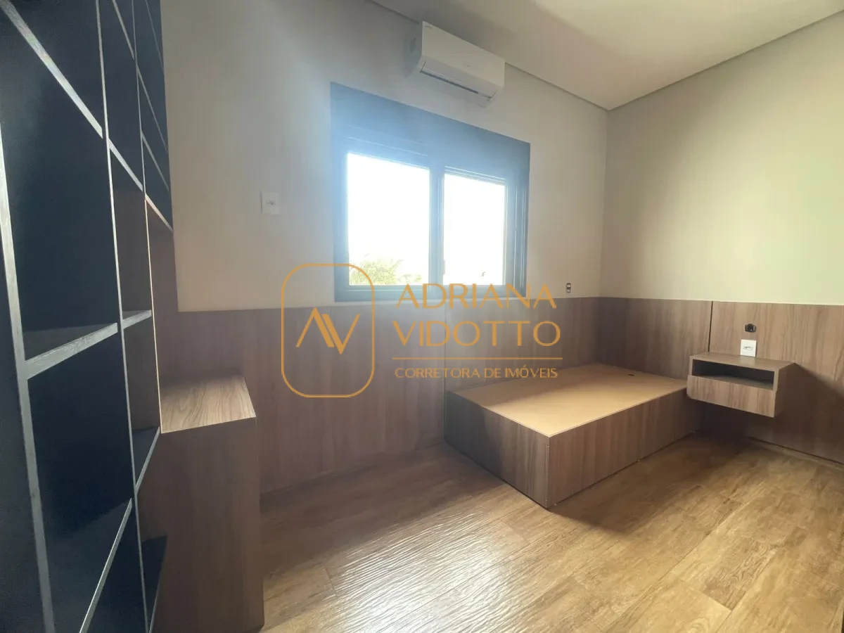 Imagem de SOBRADO ALTO PADRÃO - CONDOMÍNIO VILLAGE DAMHA I, COM 3 SUÍTES E PISCINA