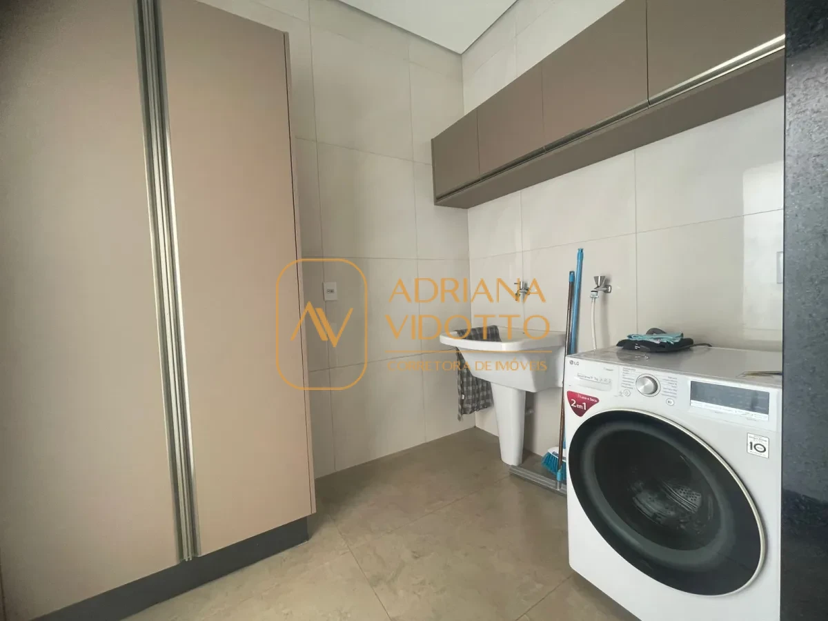 Imagem de SOBRADO ALTO PADRÃO - CONDOMÍNIO VILLAGE DAMHA I, COM 3 SUÍTES E PISCINA