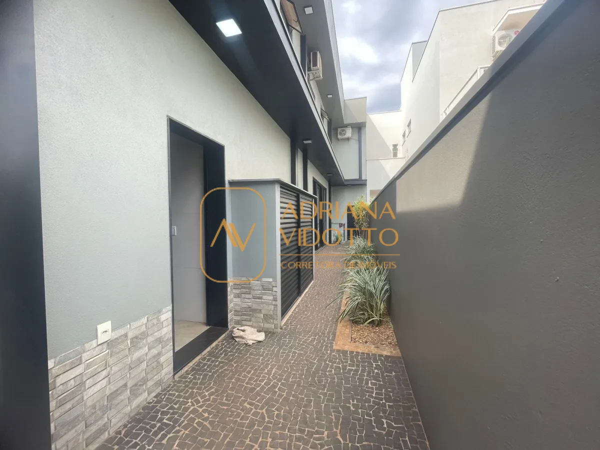 Imagem de SOBRADO ALTO PADRÃO - CONDOMÍNIO VILLAGE DAMHA I, COM 3 SUÍTES E PISCINA