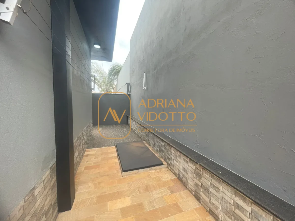 Imagem de SOBRADO ALTO PADRÃO - CONDOMÍNIO VILLAGE DAMHA I, COM 3 SUÍTES E PISCINA