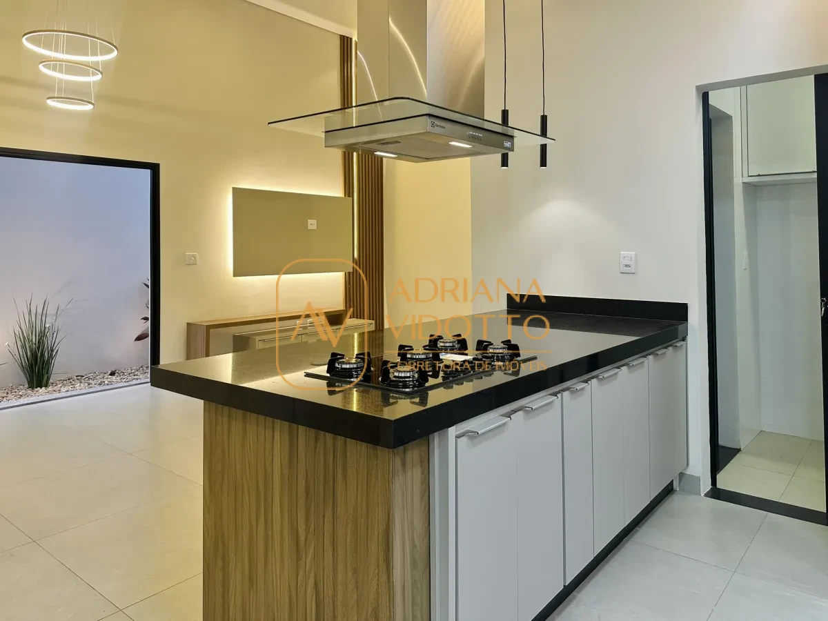 Imagem de CASA A VENDA VILLAGE DAMHA III COM 3 SUÍTES, ESCRITÓRIO E ÁREA GOURMET COM JACUZZI