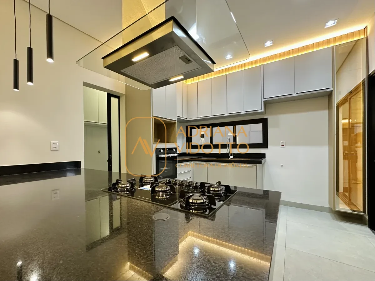 Imagem de CASA A VENDA VILLAGE DAMHA III COM 3 SUÍTES, ESCRITÓRIO E ÁREA GOURMET COM JACUZZI