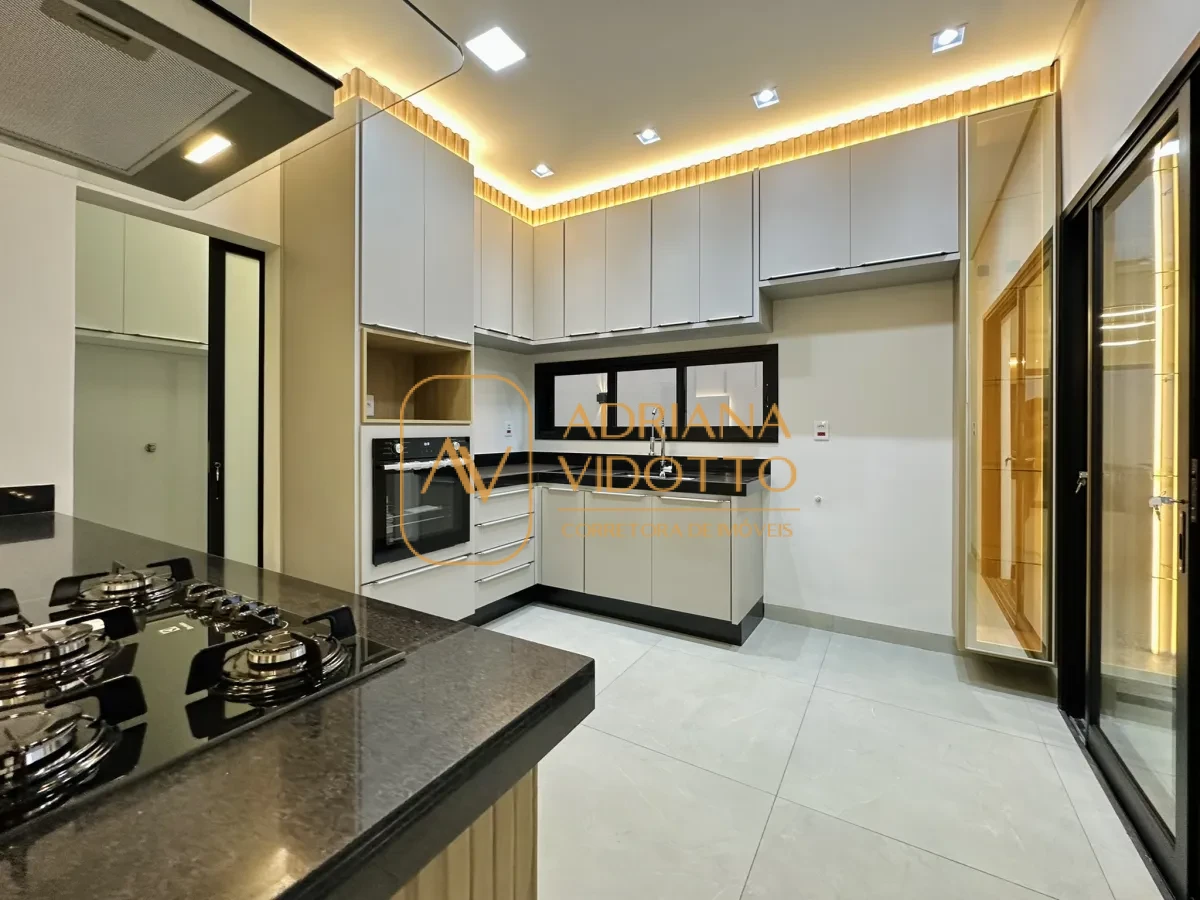 Imagem de CASA A VENDA VILLAGE DAMHA III COM 3 SUÍTES, ESCRITÓRIO E ÁREA GOURMET COM JACUZZI