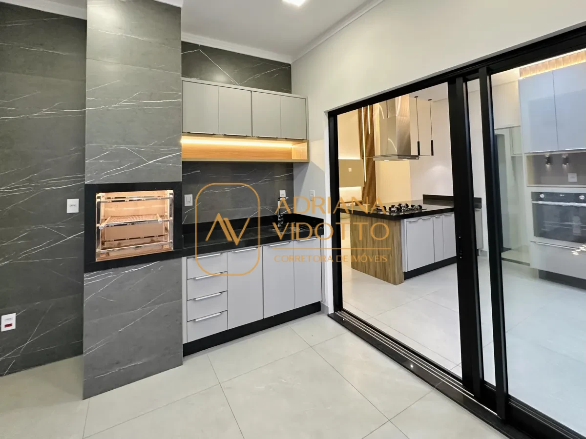 Imagem de CASA A VENDA VILLAGE DAMHA III COM 3 SUÍTES, ESCRITÓRIO E ÁREA GOURMET COM JACUZZI