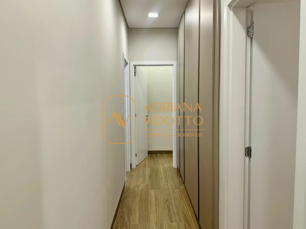 Imagem de CASA A VENDA VILLAGE DAMHA III COM 3 SUÍTES, ESCRITÓRIO E ÁREA GOURMET COM JACUZZI