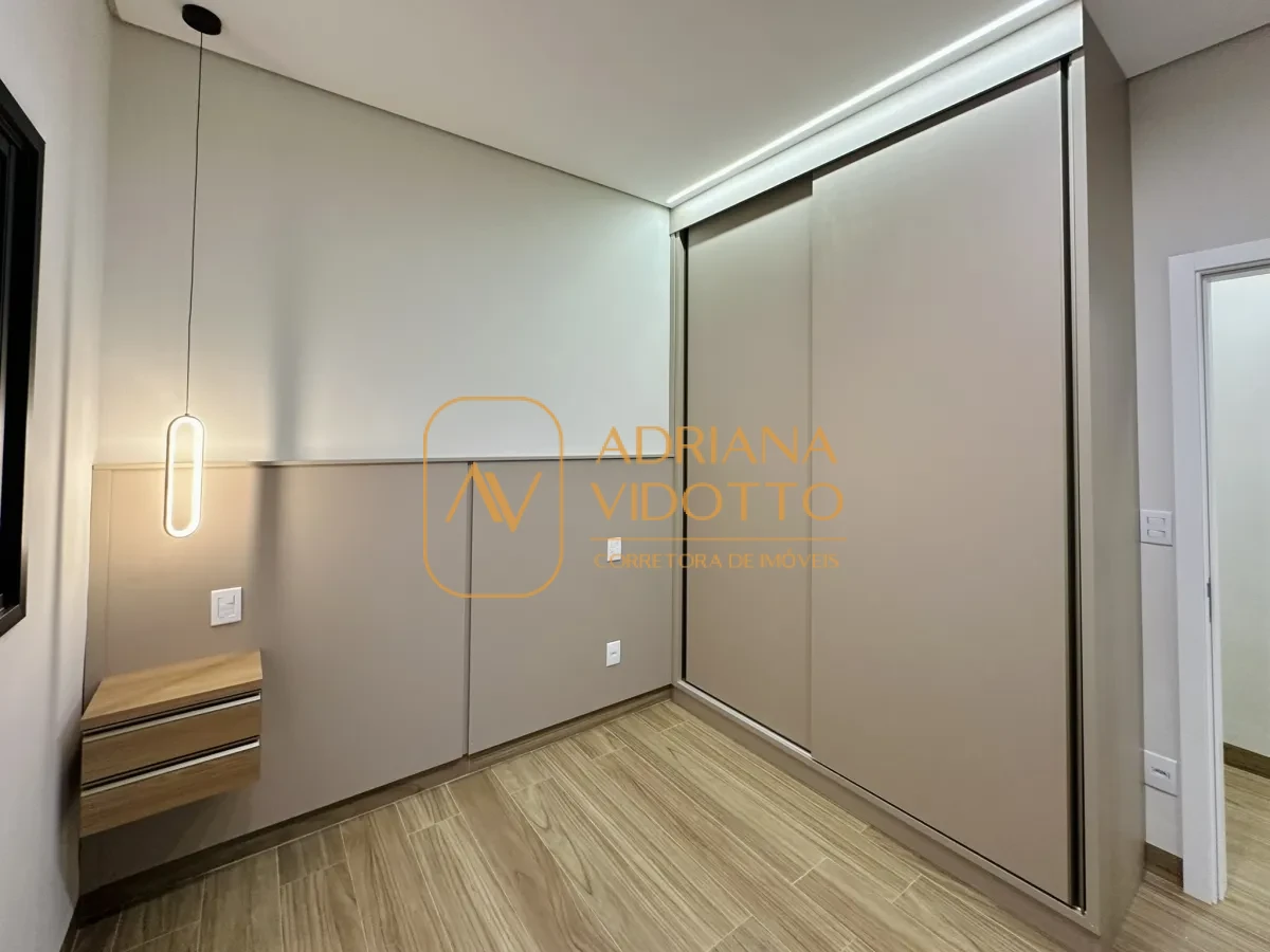 Imagem de CASA A VENDA VILLAGE DAMHA III COM 3 SUÍTES, ESCRITÓRIO E ÁREA GOURMET COM JACUZZI