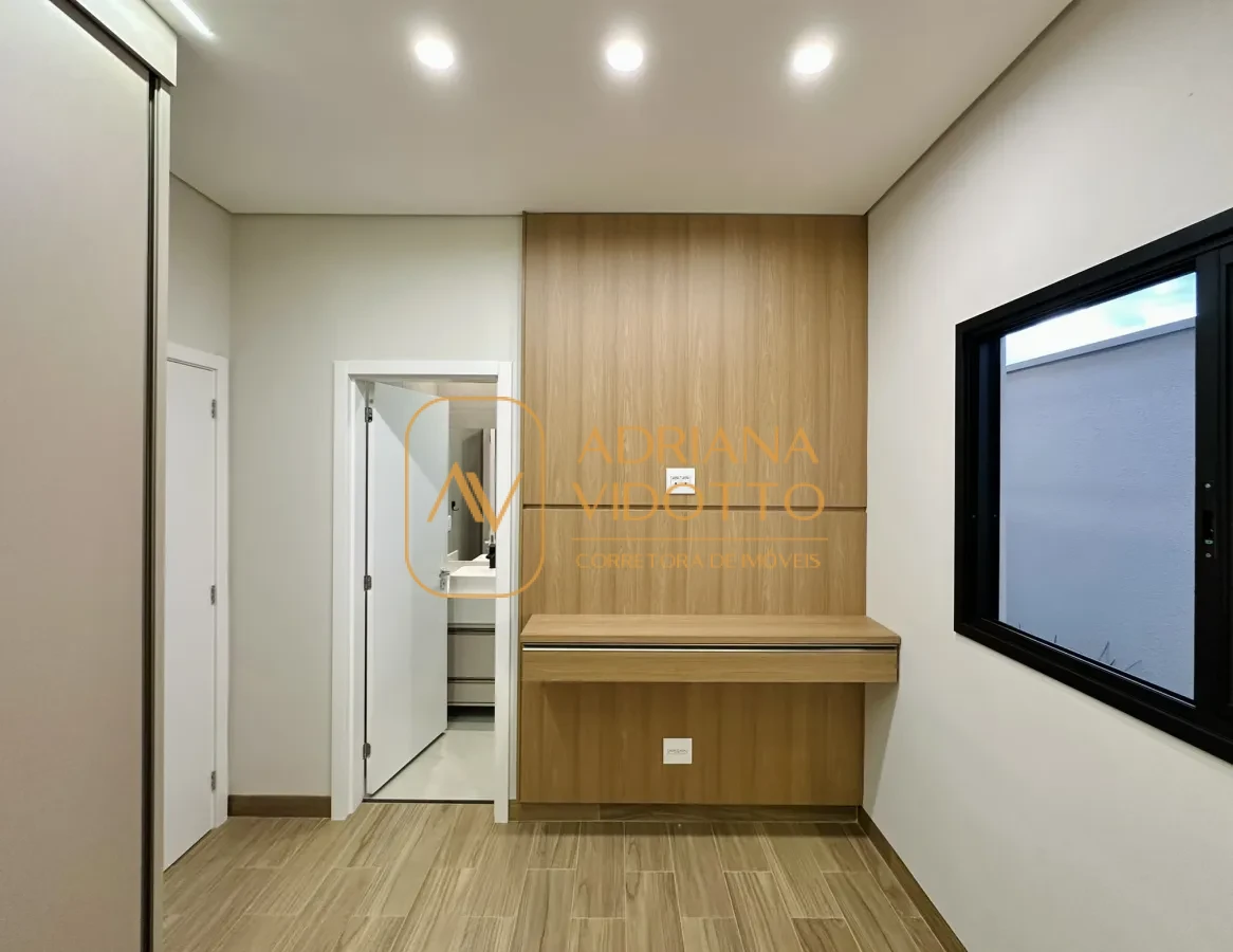 Imagem de CASA A VENDA VILLAGE DAMHA III COM 3 SUÍTES, ESCRITÓRIO E ÁREA GOURMET COM JACUZZI