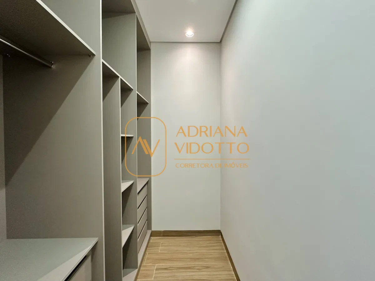 Imagem de CASA A VENDA VILLAGE DAMHA III COM 3 SUÍTES, ESCRITÓRIO E ÁREA GOURMET COM JACUZZI