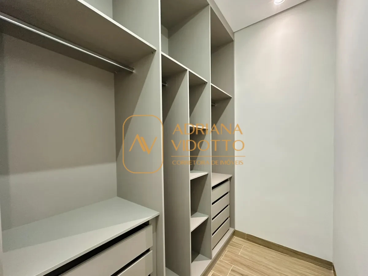 Imagem de CASA A VENDA VILLAGE DAMHA III COM 3 SUÍTES, ESCRITÓRIO E ÁREA GOURMET COM JACUZZI