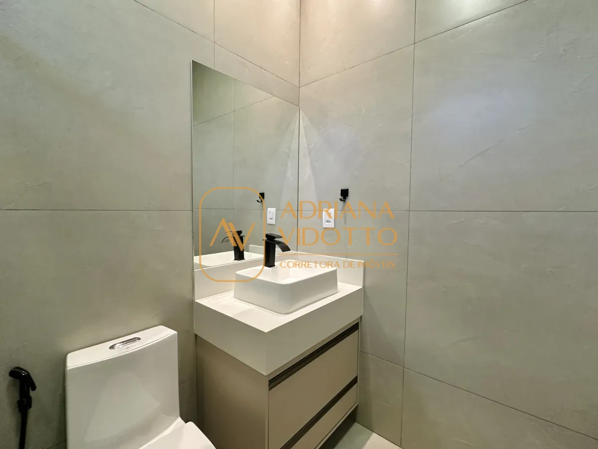 Imagem de CASA A VENDA VILLAGE DAMHA III COM 3 SUÍTES, ESCRITÓRIO E ÁREA GOURMET COM JACUZZI