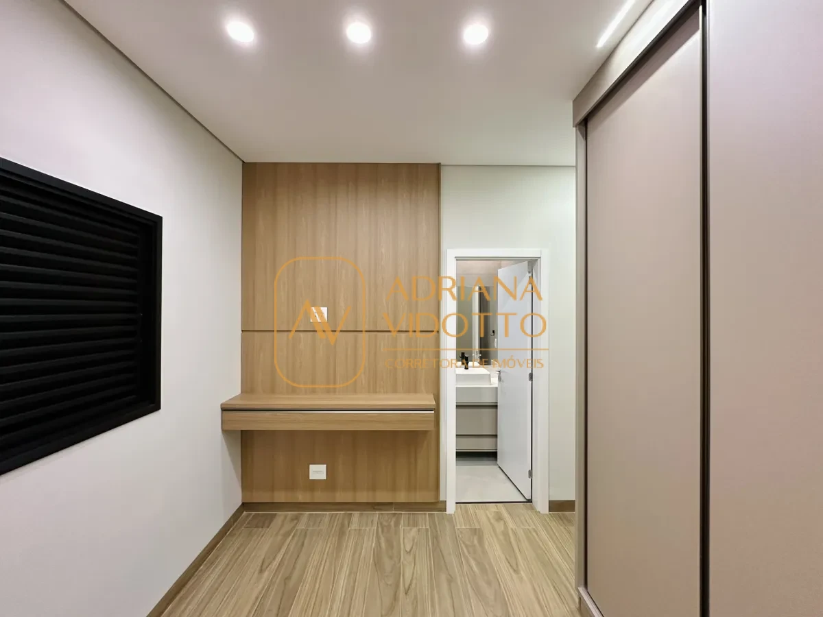 Imagem de CASA A VENDA VILLAGE DAMHA III COM 3 SUÍTES, ESCRITÓRIO E ÁREA GOURMET COM JACUZZI