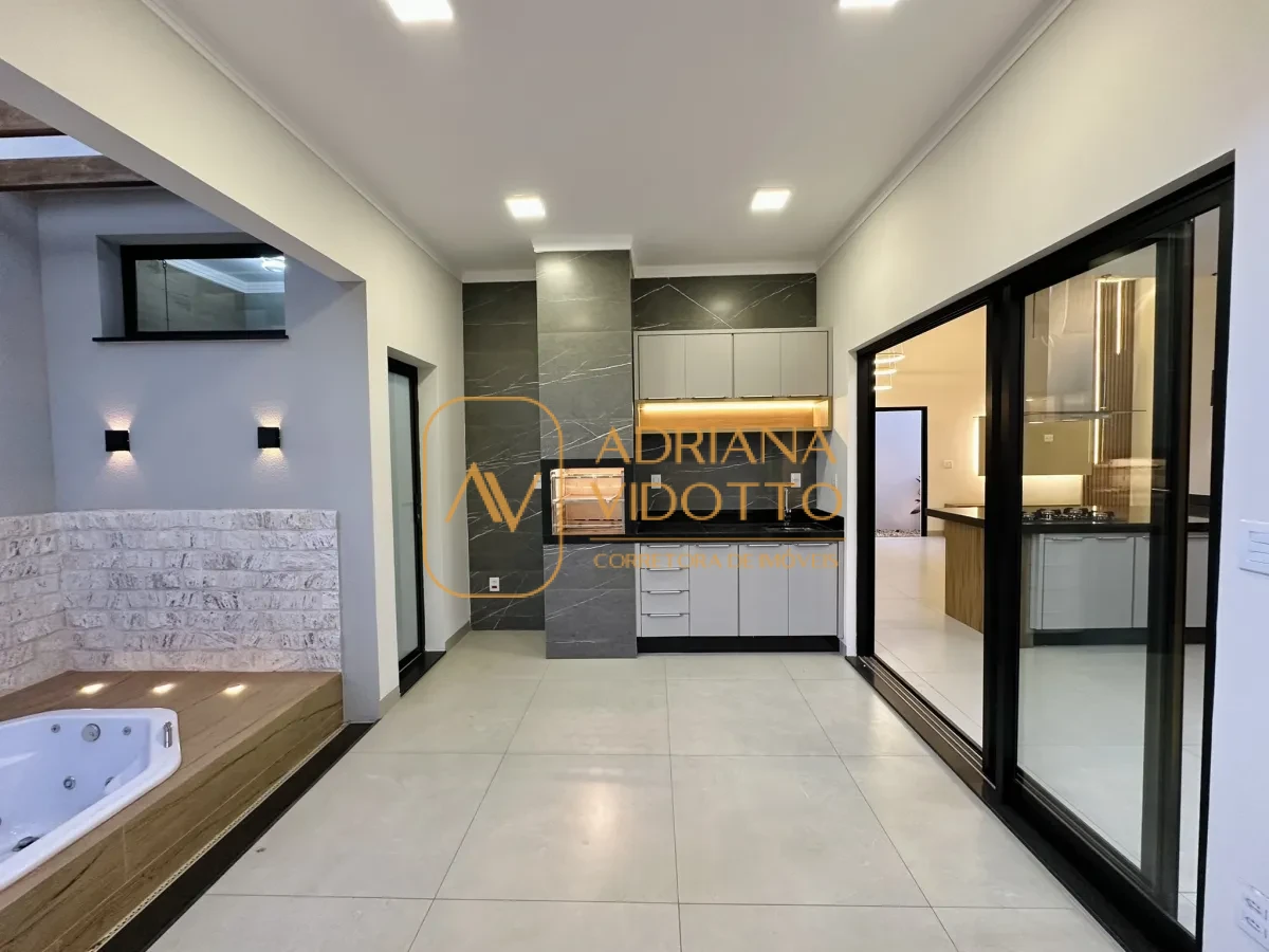 Imagem de CASA A VENDA VILLAGE DAMHA III COM 3 SUÍTES, ESCRITÓRIO E ÁREA GOURMET COM JACUZZI