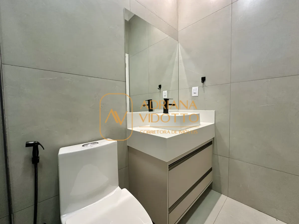 Imagem de CASA A VENDA VILLAGE DAMHA III COM 3 SUÍTES, ESCRITÓRIO E ÁREA GOURMET COM JACUZZI