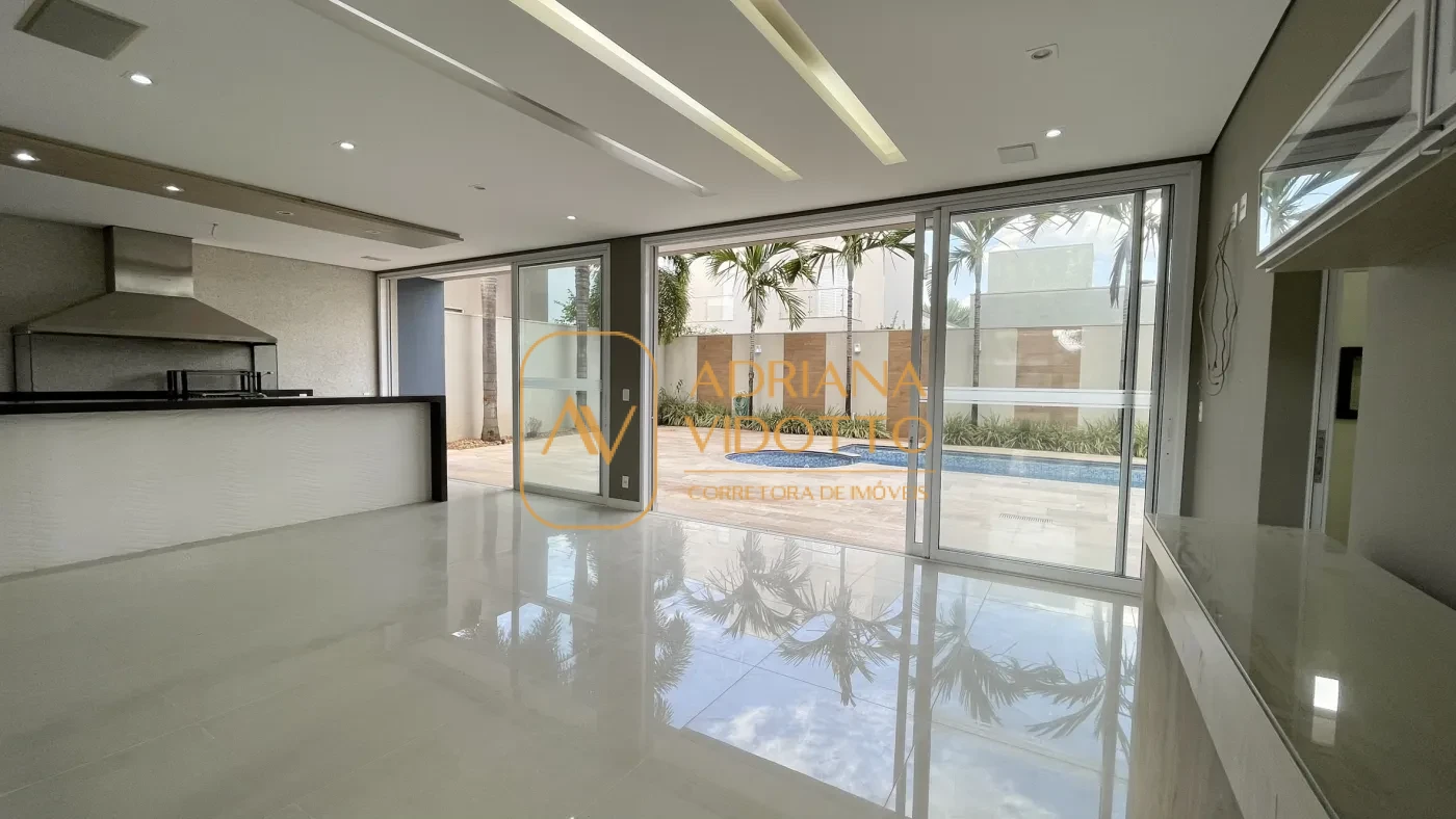 Imagem de IMÓVEL DE ALTO PADRÃO EM CONDOMÍNIO COM 4 SUÍTES, PISCINA, SALA DE JOGOS COM JACUZZI E CINEMA.