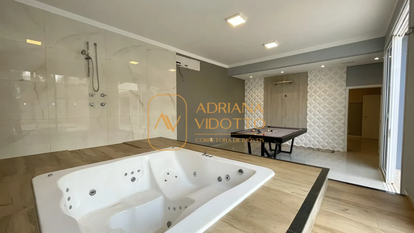 Imagem de IMÓVEL DE ALTO PADRÃO EM CONDOMÍNIO COM 4 SUÍTES, PISCINA, SALA DE JOGOS COM JACUZZI E CINEMA.