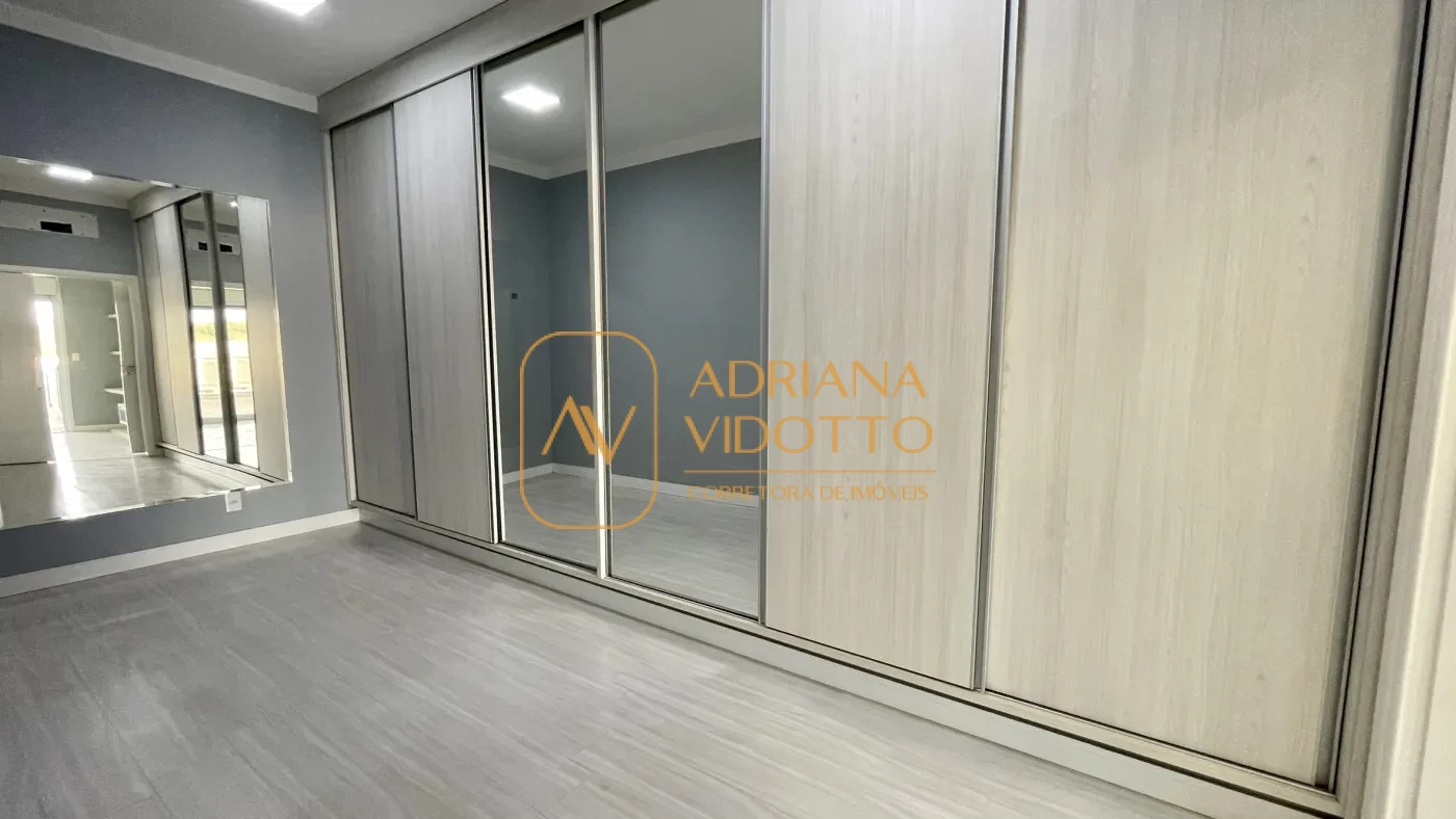 Imagem de IMÓVEL DE ALTO PADRÃO EM CONDOMÍNIO COM 4 SUÍTES, PISCINA, SALA DE JOGOS COM JACUZZI E CINEMA.