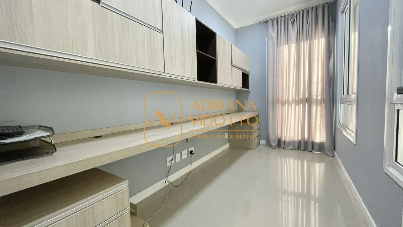 Imagem de IMÓVEL DE ALTO PADRÃO EM CONDOMÍNIO COM 4 SUÍTES, PISCINA, SALA DE JOGOS COM JACUZZI E CINEMA.