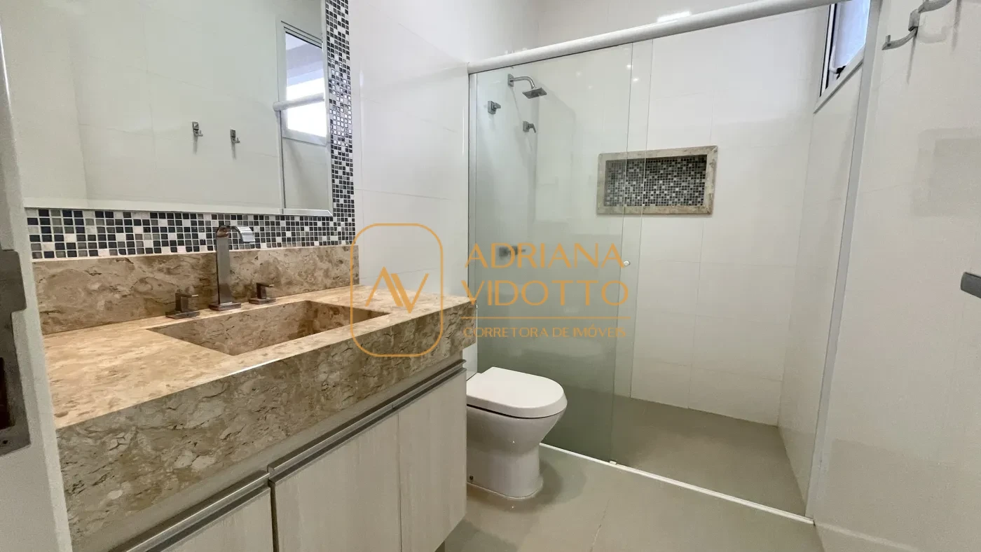 Imagem de IMÓVEL DE ALTO PADRÃO EM CONDOMÍNIO COM 4 SUÍTES, PISCINA, SALA DE JOGOS COM JACUZZI E CINEMA.