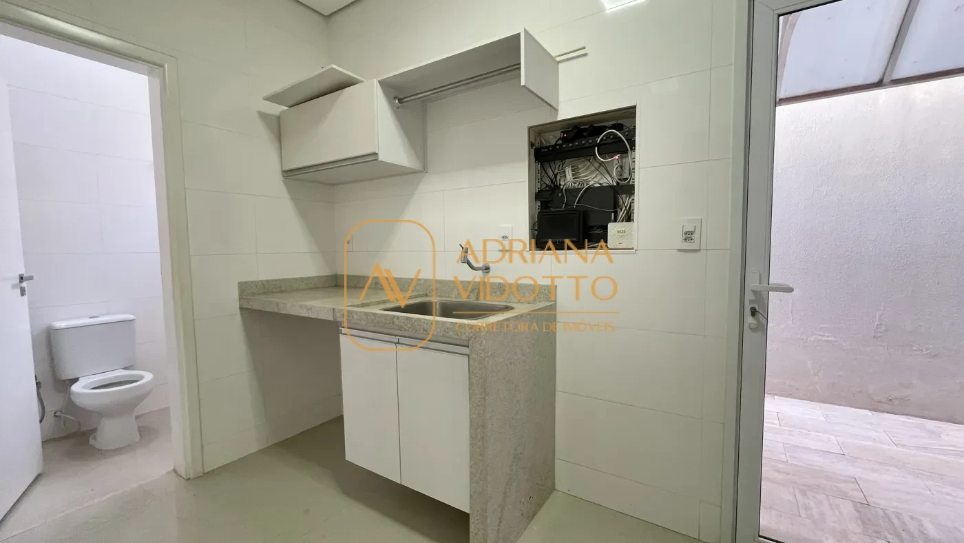 Imagem de IMÓVEL DE ALTO PADRÃO EM CONDOMÍNIO COM 4 SUÍTES, PISCINA, SALA DE JOGOS COM JACUZZI E CINEMA.