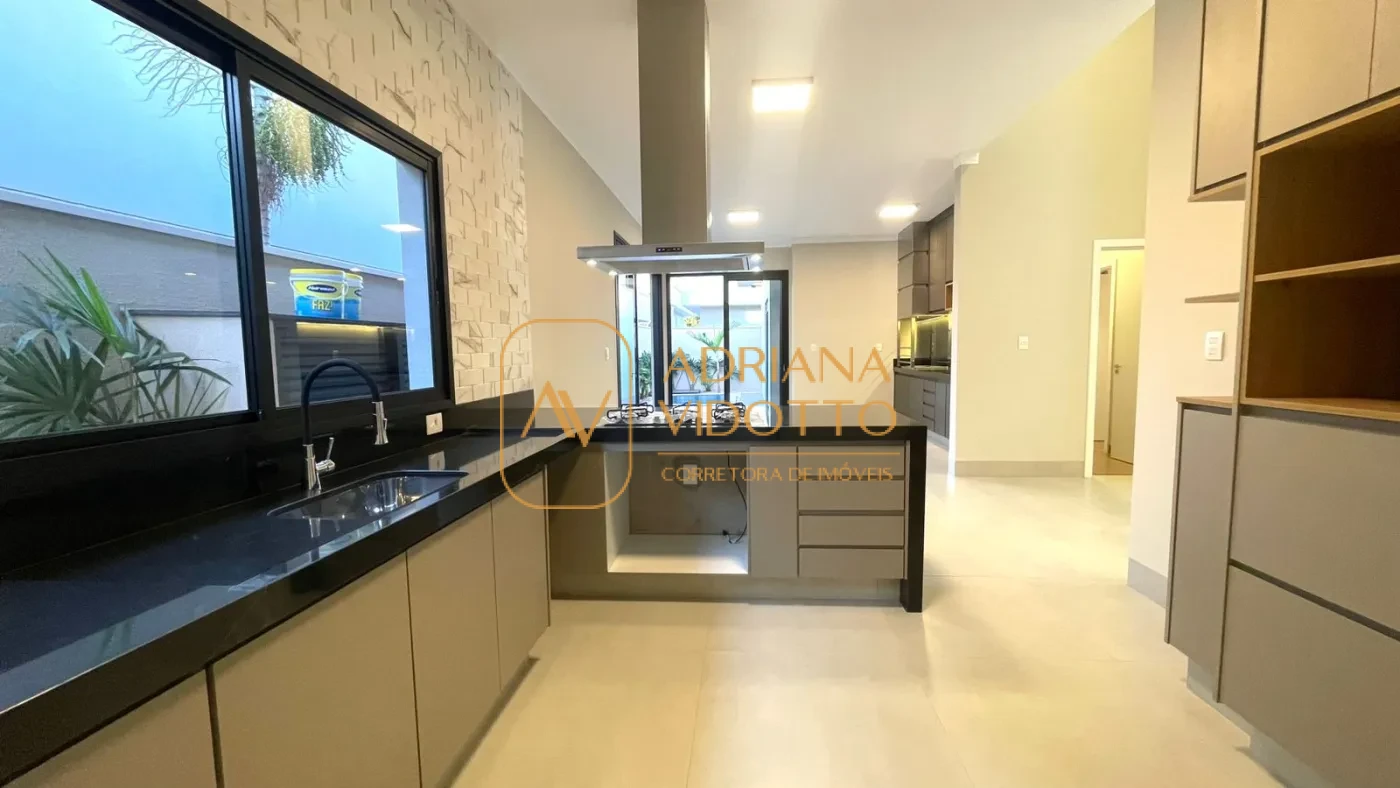 Imagem de CASA ALTO PADRÃO EM CONDOMÍNIO COM 3 SUÍTES, PISCINA E ESCRITÓRIO