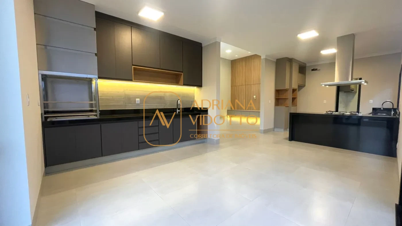 Imagem de CASA ALTO PADRÃO EM CONDOMÍNIO COM 3 SUÍTES, PISCINA E ESCRITÓRIO