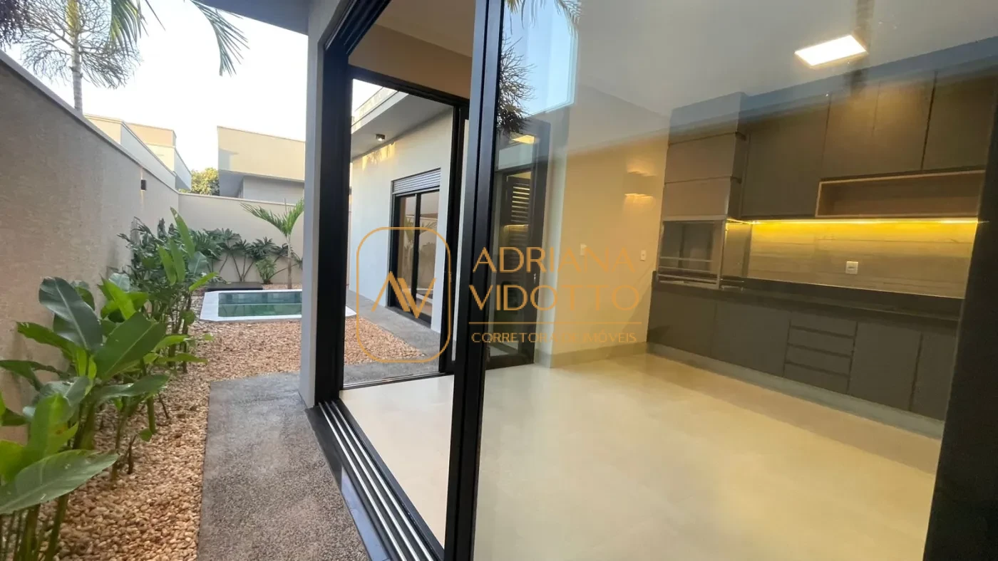 Imagem de CASA ALTO PADRÃO EM CONDOMÍNIO COM 3 SUÍTES, PISCINA E ESCRITÓRIO